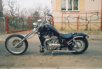 Suzuki VS800, podkop 15 stupňů.