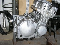Motor nyní z GSX1150E z r.86,barva odstraněna sodováním